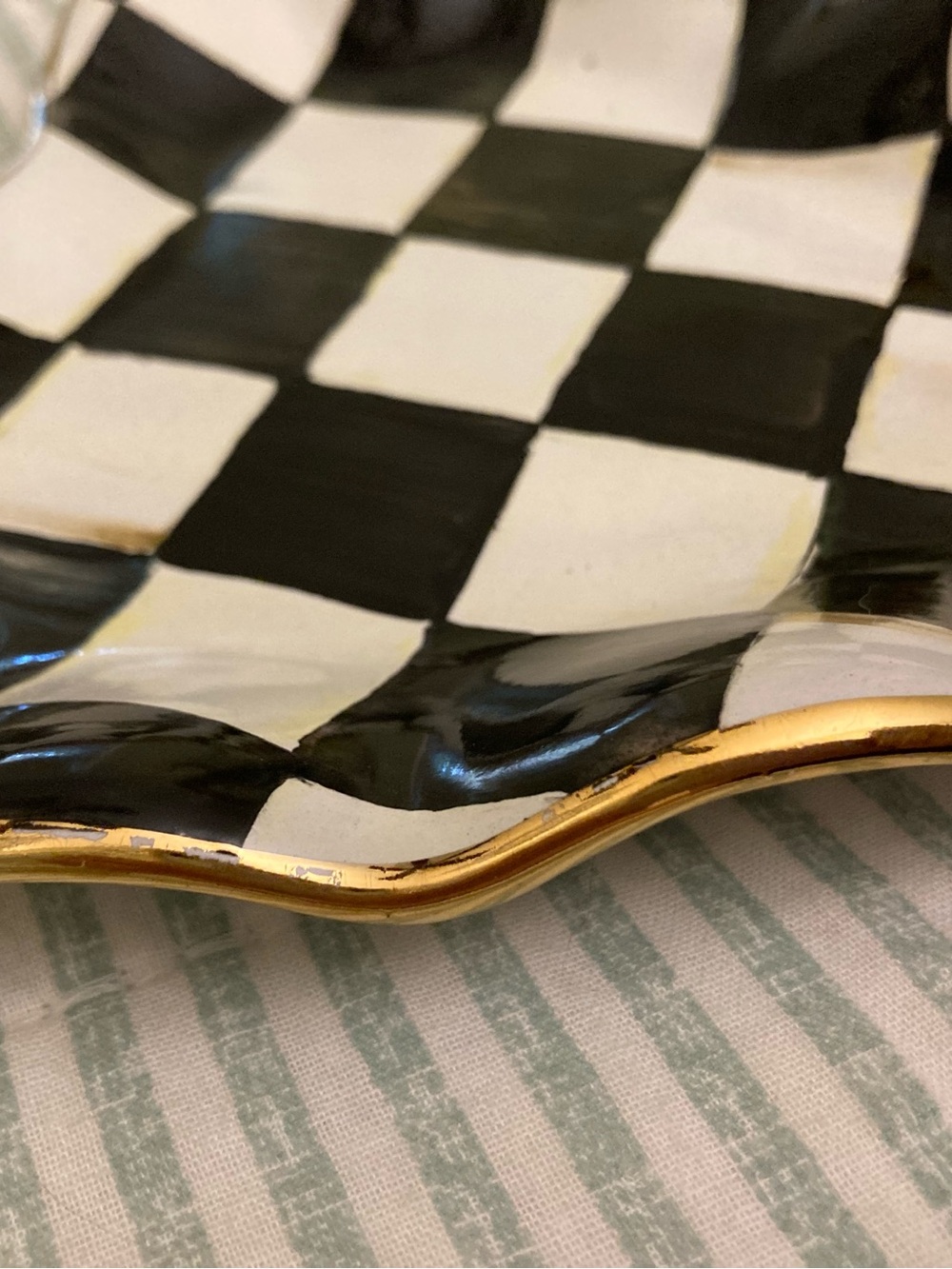New MacKenzie-Childs Ceramic Heart Plate - Picture 3 of 5